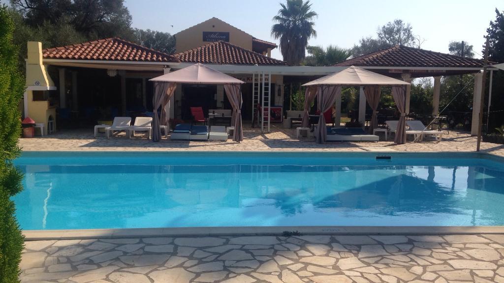 Athina Lejlighedshotel Kávos Eksteriør billede